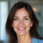 Retrato de Ana María, instructora de mindfulness, sonriendo cálidamente.